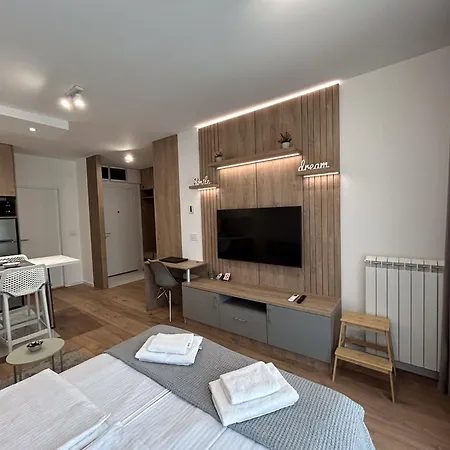 Apartament V Park Lux *